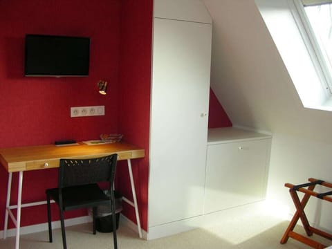 Double or Twin Room, Ensuite, Garden View (2. Chambre Rose) | WiFi