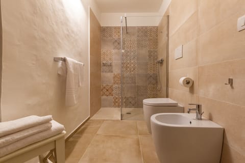 Superior Room | Bathroom | Shower, rainfall showerhead, designer toiletries, hair dryer