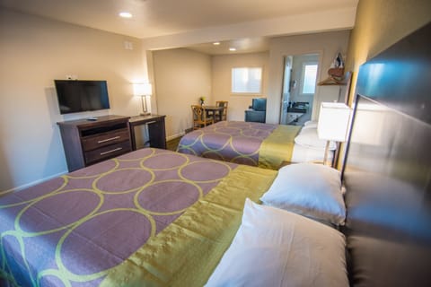 Comfort Double Room, 2 Queen Beds | Iron/ironing board, free WiFi, bed sheets