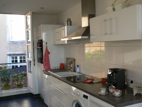 Superior Duplex, Multiple Beds, Non Smoking, City View | Private kitchen | Fridge, microwave, oven, stovetop