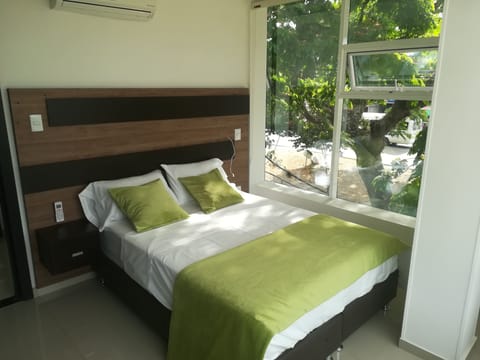 Deluxe Room, 1 King Bed, Non Smoking | Iron/ironing board, free WiFi, bed sheets