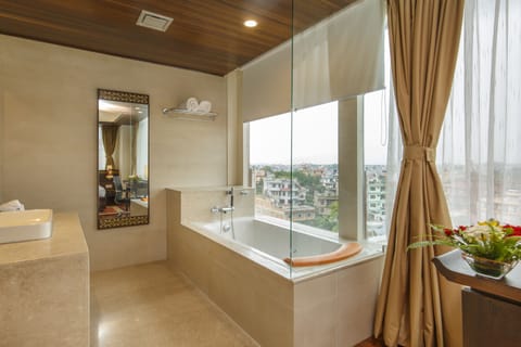 Junior Suite, 1 Bedroom, Non Smoking | Premium bedding, minibar, in-room safe, desk