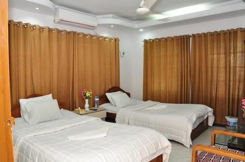 Business Twin Room, City View | Breakfast buffet | Daily continental breakfast for a fee