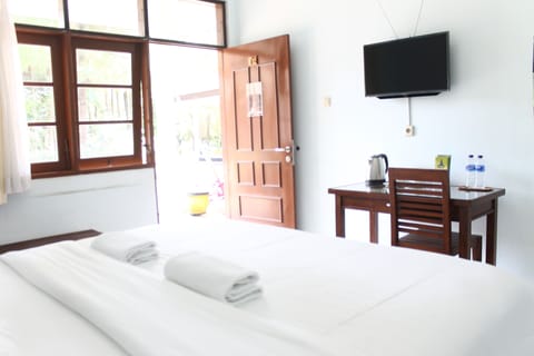 Basic Double or Twin Room | Desk, free WiFi