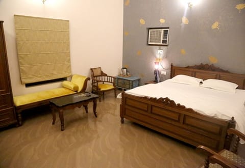 Superior Room, 1 Double Bed, Non Smoking | In-room safe, soundproofing, free WiFi, bed sheets