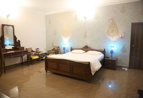 Superior Room, 1 Double Bed, Non Smoking | In-room safe, soundproofing, free WiFi, bed sheets