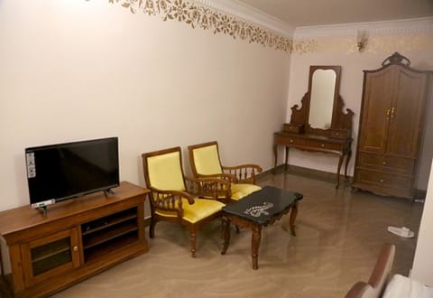 Premium Room, 1 Double Bed, Non Smoking | In-room safe, soundproofing, free WiFi, bed sheets