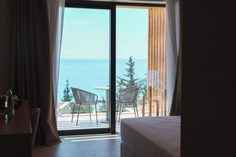 Superior Room | 1 bedroom, minibar, desk, soundproofing