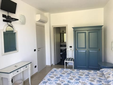 Double Room, Balcony | Minibar, free WiFi