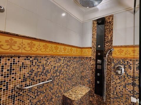 Deluxe SuperKing Bay View & Terrace | Bathroom | Free toiletries, hair dryer, bathrobes, bidet