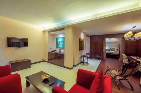 Presidential Suite with Private Pool | Living area | 32-inch LCD TV with cable channels, TV