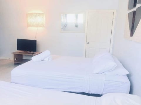 Deluxe Double Room, 1 Queen Bed | Egyptian cotton sheets, premium bedding, in-room safe, desk