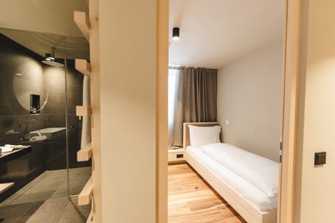 Family Room | Bathroom | Free toiletries, hair dryer, bathrobes, slippers