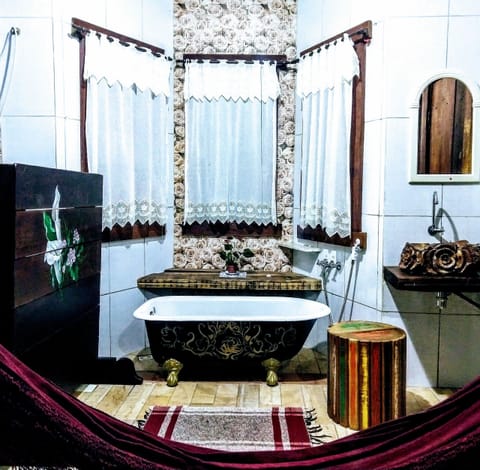 Deluxe Studio | Bathroom | Soap, toilet paper