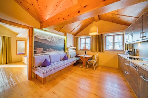 Superior Condo (Gipfelgleuck) | Living area | Flat-screen TV