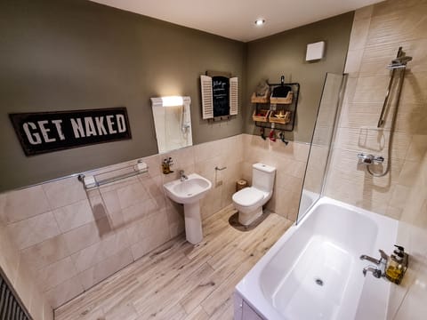 Standard Double or Twin Room | Bathroom | Designer toiletries, hair dryer, towels