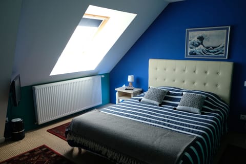 Deluxe Suite, Private Bathroom, Garden View | Soundproofing, WiFi