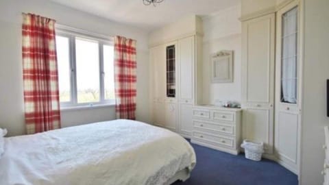 Deluxe Double Room, Sea View (Shower and Bath) | Individually decorated, individually furnished, rollaway beds, free WiFi