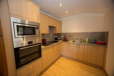 Lodge, 2 Bedrooms (Glenmuick) | Private kitchen | Fridge, microwave, oven, stovetop