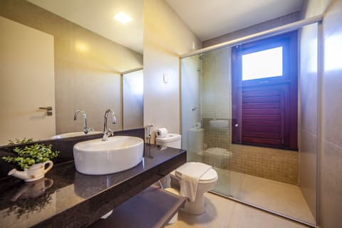 Villa Sumatera Dunes - 3 suítes com piscina | Bathroom | Shower, rainfall showerhead, free toiletries, hair dryer