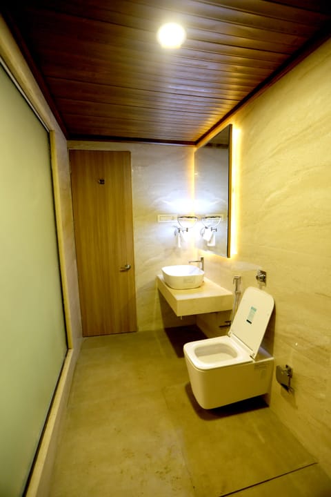 Deluxe Room | Bathroom | Towels