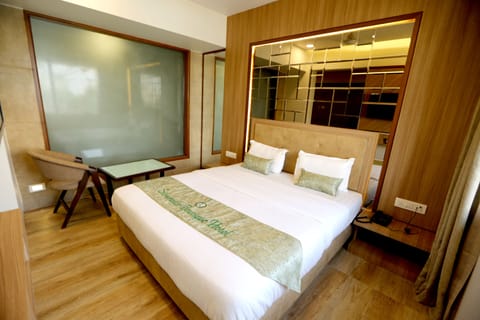 Deluxe Room | In-room safe, iron/ironing board, rollaway beds, free WiFi