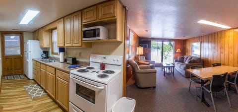 Deluxe Cabin, 2 Bedrooms, Lake View | Private kitchen | Full-size fridge, microwave, oven, stovetop