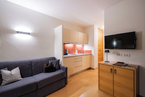 Comfort Apartment, Balcony, Vineyard View | Living area | 32-inch flat-screen TV with satellite channels