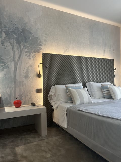 Comfort Double Room, 1 Queen Bed, Non Smoking | Minibar, free cribs/infant beds, bed sheets