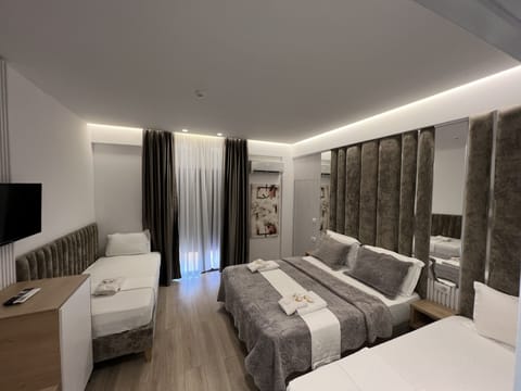 Deluxe Family Room | 1 bedroom, minibar, soundproofing, free WiFi