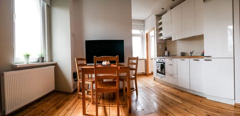 Standard Apartment | Private kitchenette | Full-size fridge, oven, stovetop, dishwasher