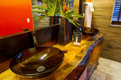 Sunset Room | Bathroom sink