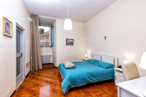 Double Room | Desk, free WiFi, bed sheets