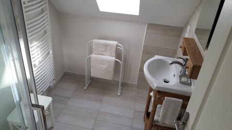 Triple Room (Côté Pensées) | Bathroom sink