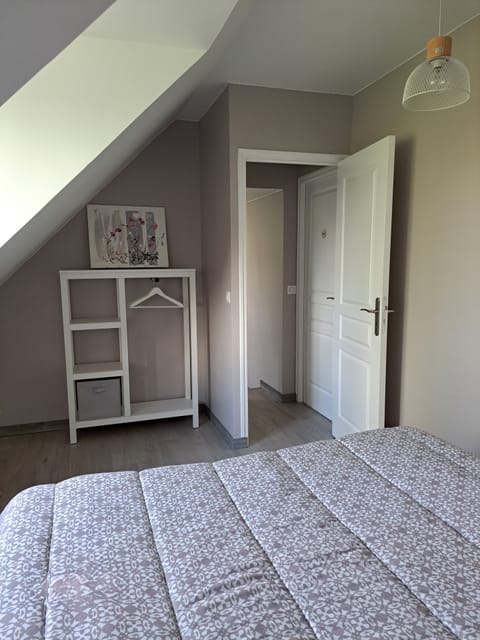 Triple Room (Côté Pensées) | Individually decorated, individually furnished, free WiFi, bed sheets