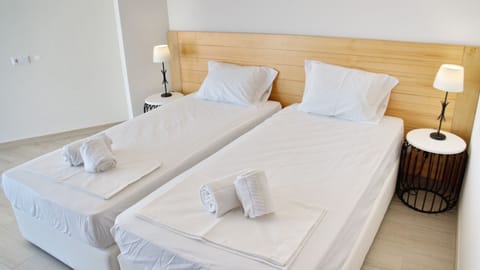 Twin Room, 2 Twin Beds, Private Bathroom, Sea Facing | Blackout drapes, soundproofing, iron/ironing board, free WiFi