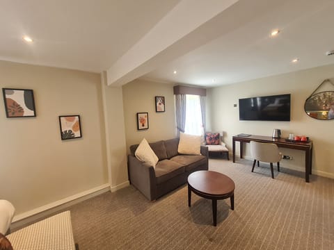 Executive Double Room | Desk, WiFi, bed sheets