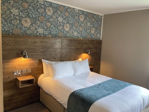 Superior Double Room | Desk, WiFi, bed sheets