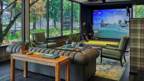 Indoor golf driving range