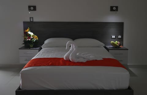 Standard Double Room | Hypo-allergenic bedding, minibar, in-room safe, blackout drapes