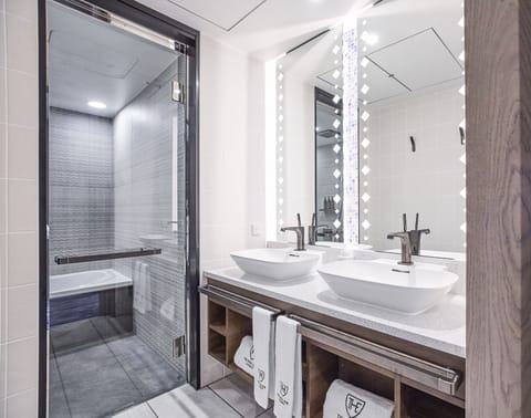 Suite, Non Smoking | Bathroom | Free toiletries, hair dryer, slippers, electronic bidet