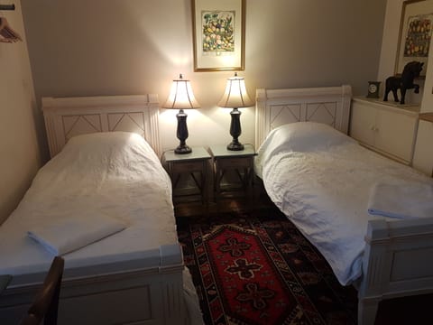 Twin Room, 2 Twin Beds, Non Smoking | Desk, iron/ironing board, free WiFi, bed sheets