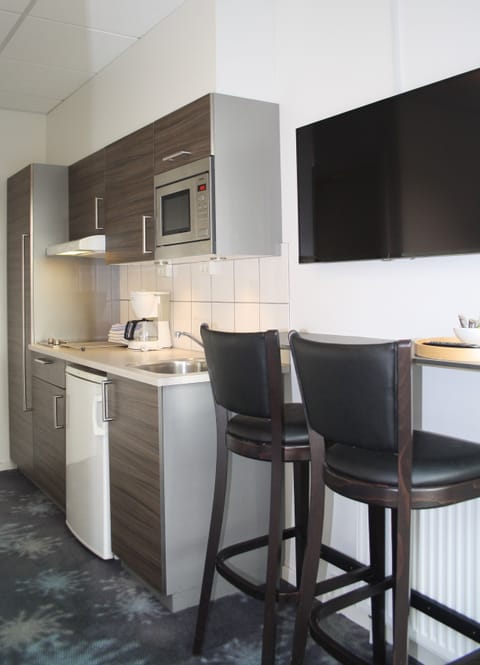 Fridge, microwave, stovetop, coffee/tea maker