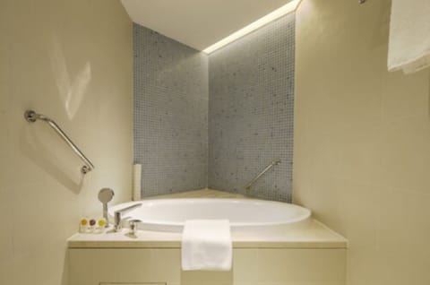 Suite, 1 King Bed with Sofa bed | Bathroom | Rainfall showerhead, designer toiletries, hair dryer, bathrobes