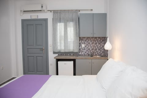 Studio, 1 Bedroom | In-room safe, free WiFi, bed sheets