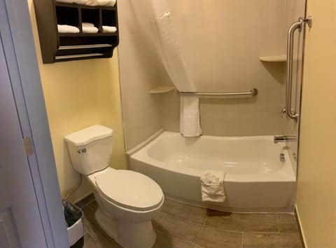 Combined shower/tub, deep soaking tub, free toiletries, hair dryer