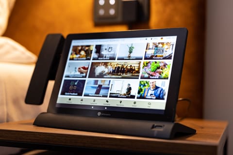 Hypo-allergenic bedding, in-room safe, free WiFi