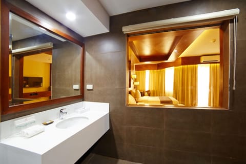 Mabuhay Premier | Bathroom | Free toiletries, hair dryer, slippers, bidet