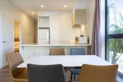 Deluxe Apartment, 3 Bedrooms | In-room dining