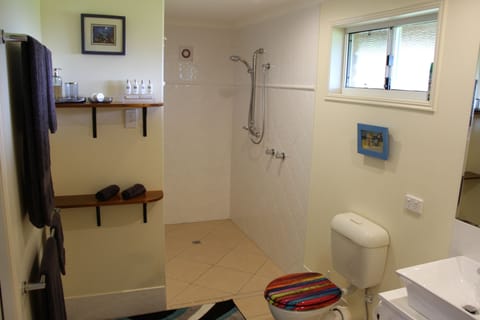 Luxury Cottage, 1 Bedroom, Mountain View | Bathroom | Shower, designer toiletries, hair dryer, towels